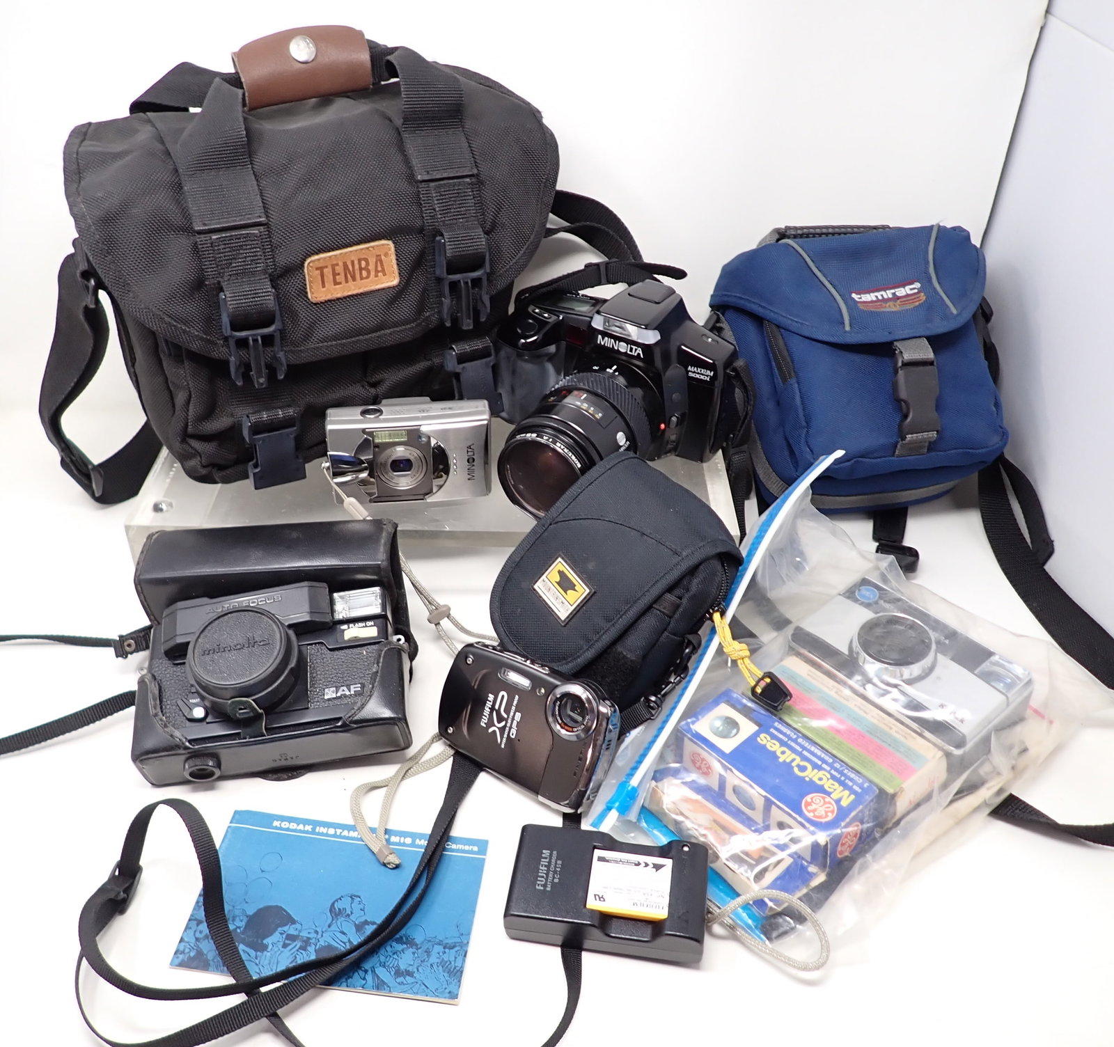 Minolta Maxxum 5000i & Misc Cameras: Getting all pictured