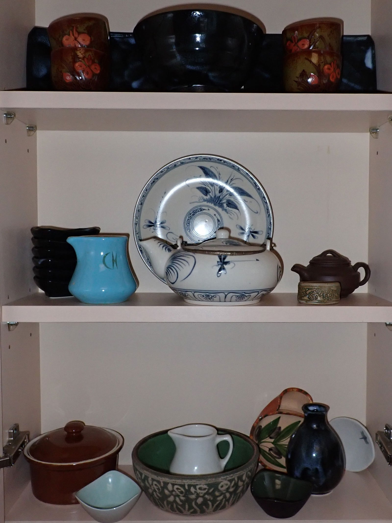 Lot of Misc Pottery (1 of 4)