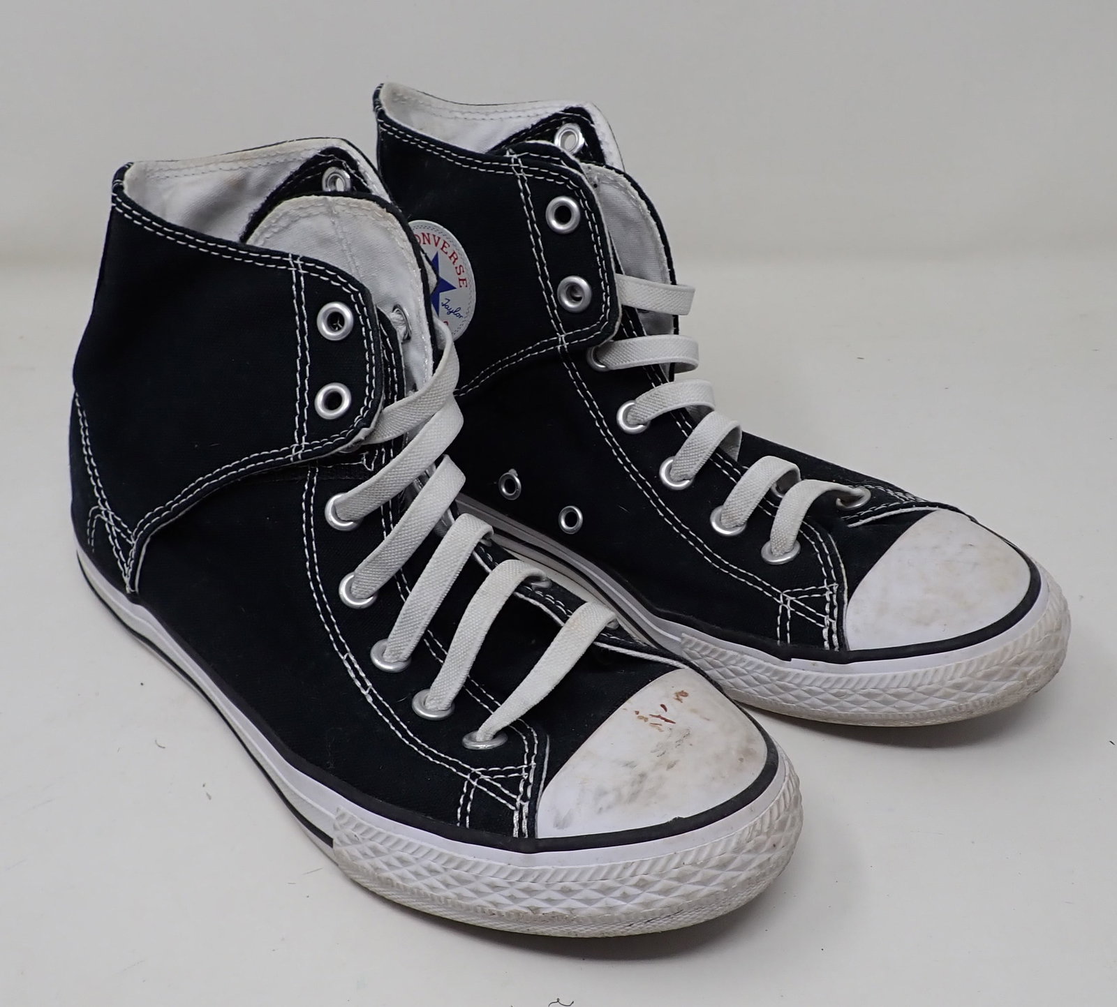 Converse Sneakers: Size 5.5