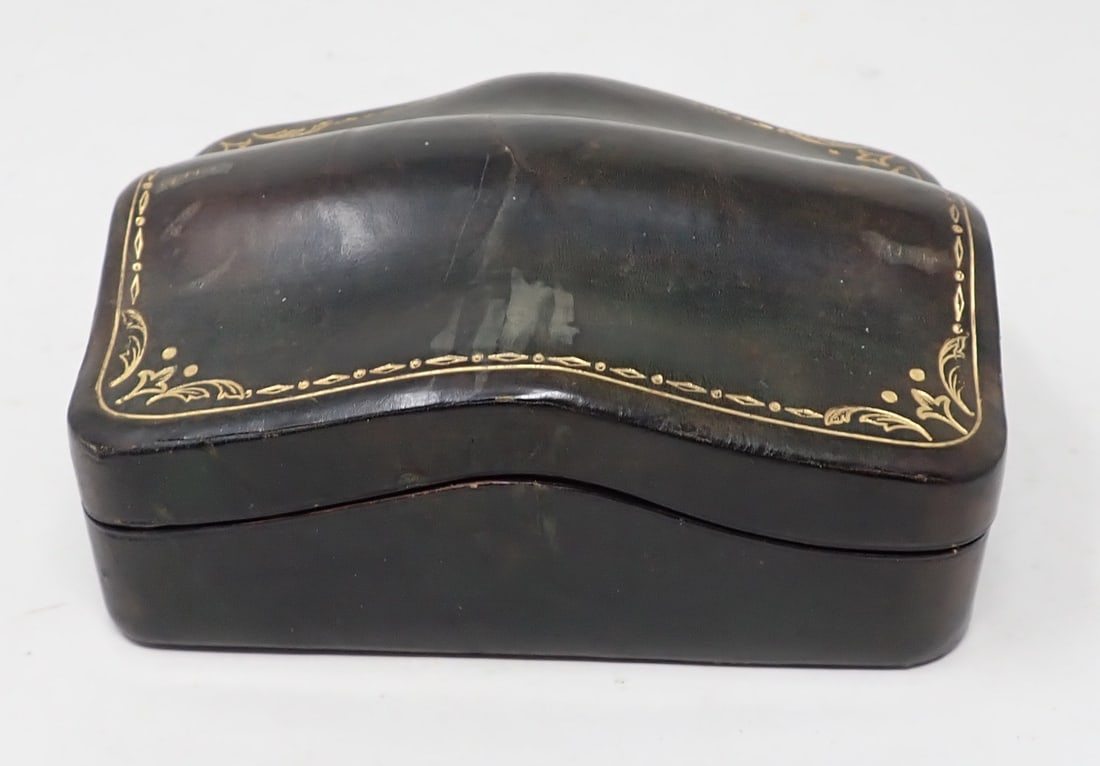 Leather Trinket Box: Approx 3" x 4 1/4" x 1 3/4"