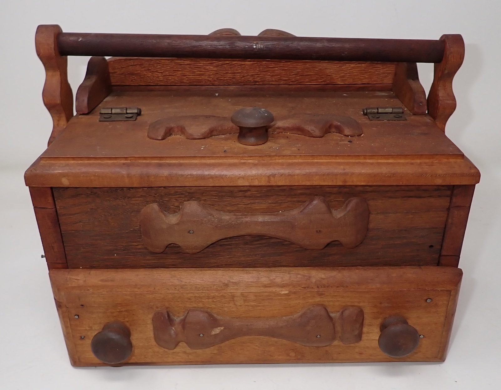 Sewing Box: Approx 6 1/2" x 11" x 7 1/2" tall