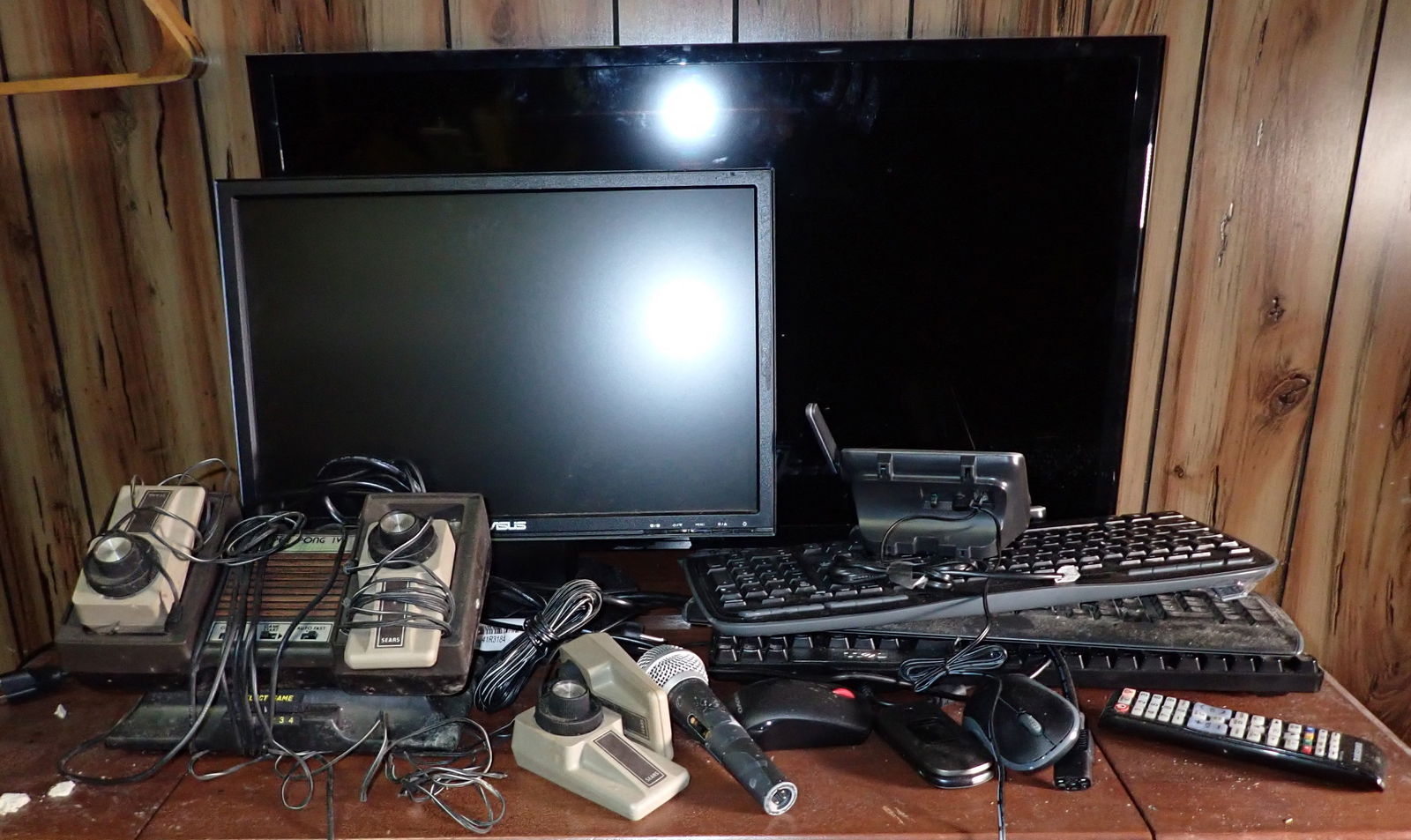 PING PONG IV Computer Monitors Keyboards & Misc (1 of 4)