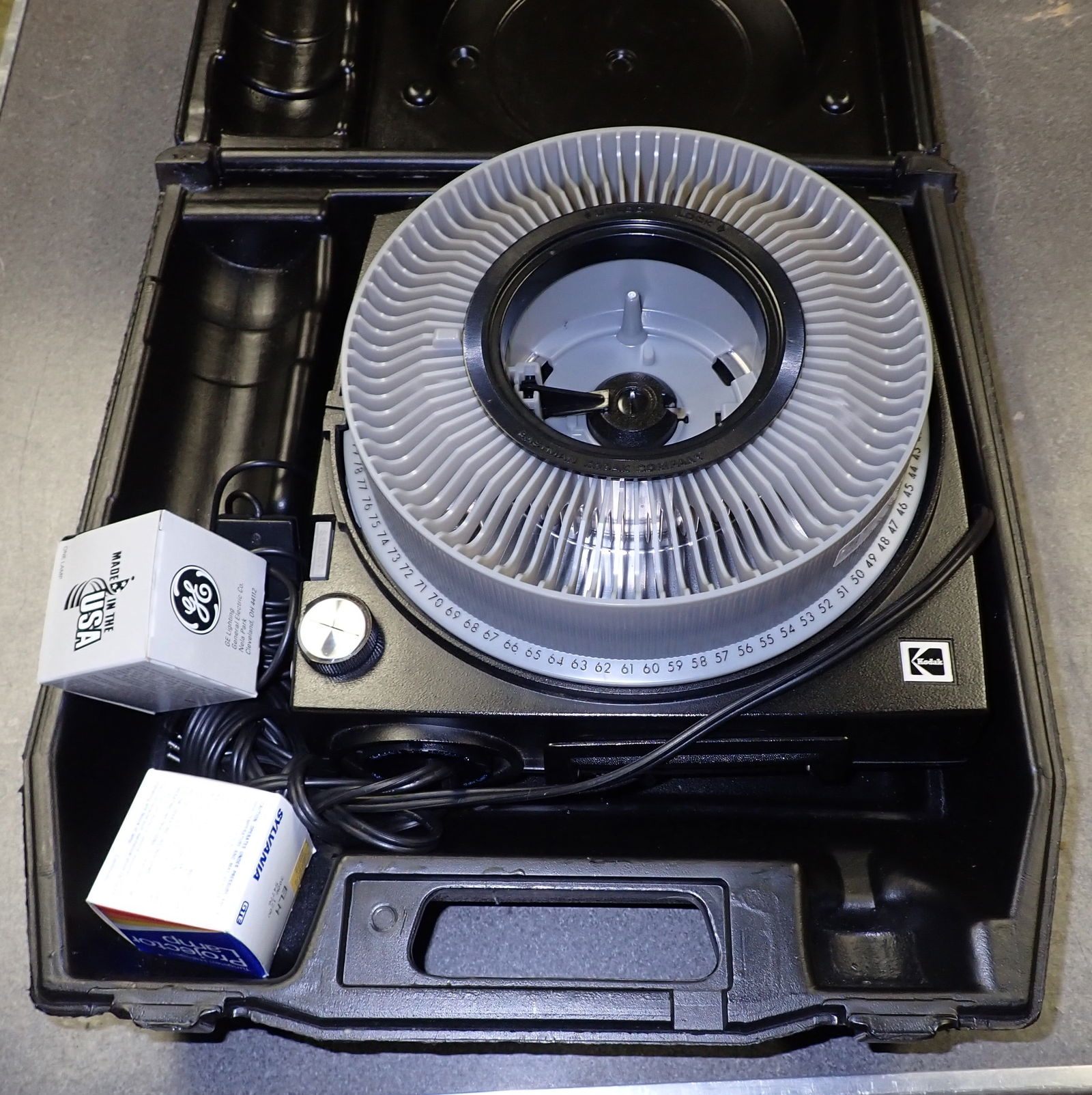 Kodak 760H Carousel Projector (1 of 2)