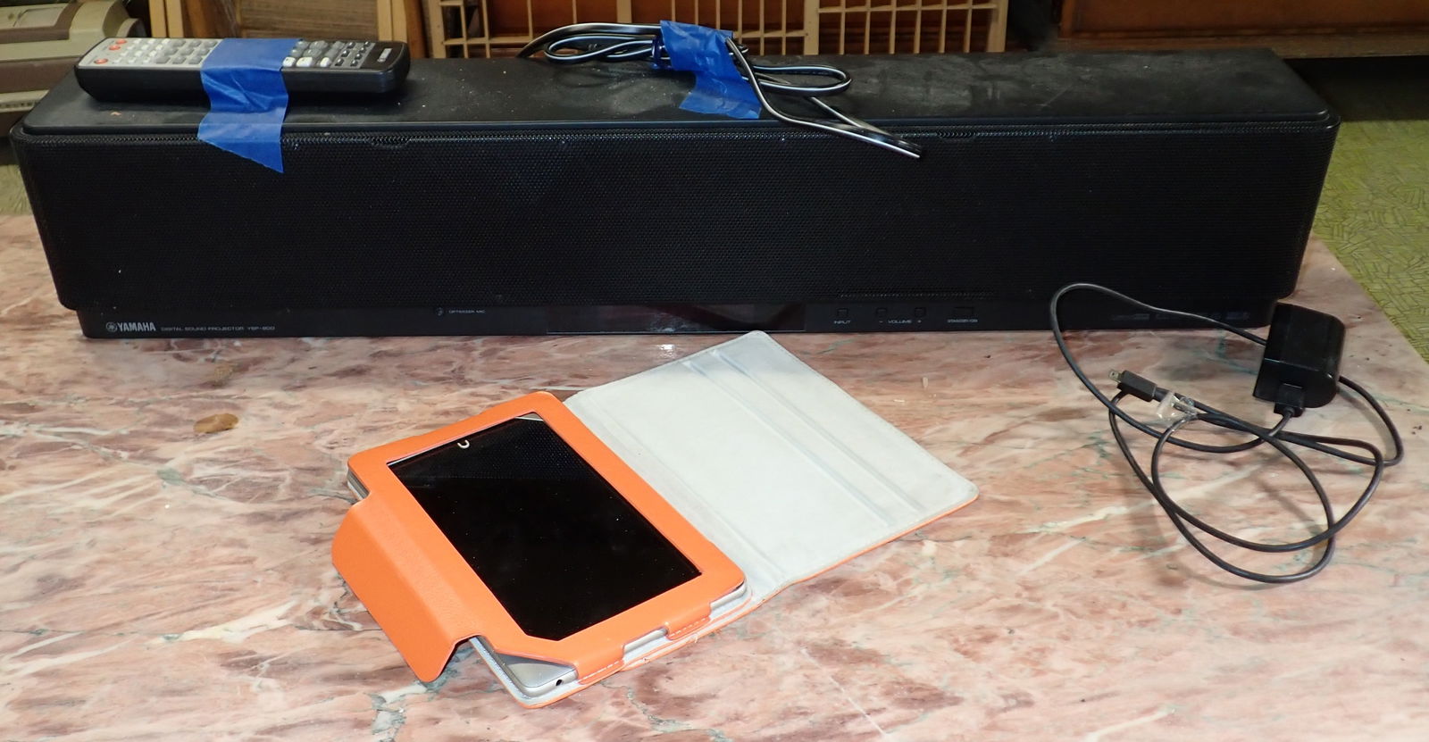 Yamaha YSP-800 Digital Sound Projector & Tablet (1 of 2)