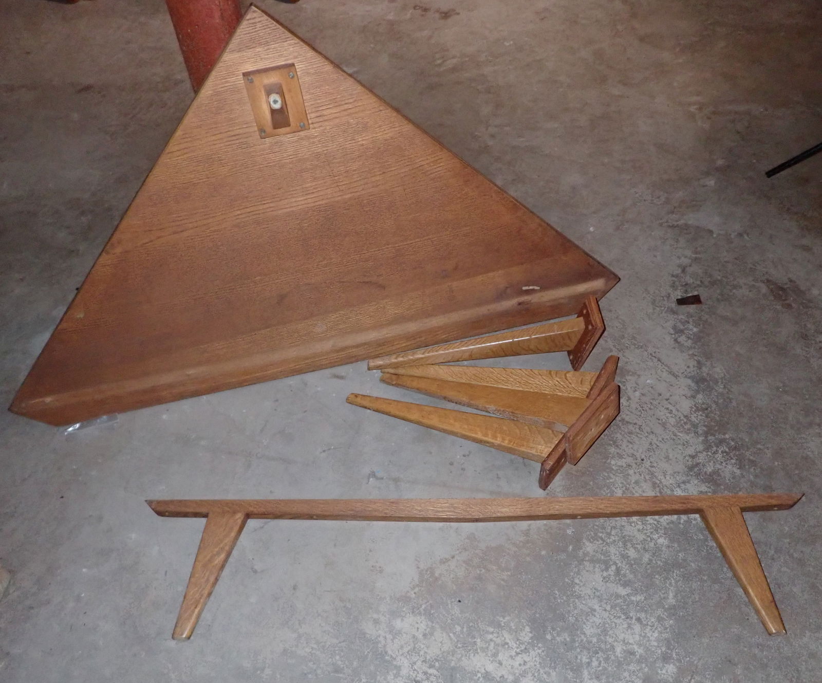 Mid Century Modern Table w/ Extra Legs (1 of 4)