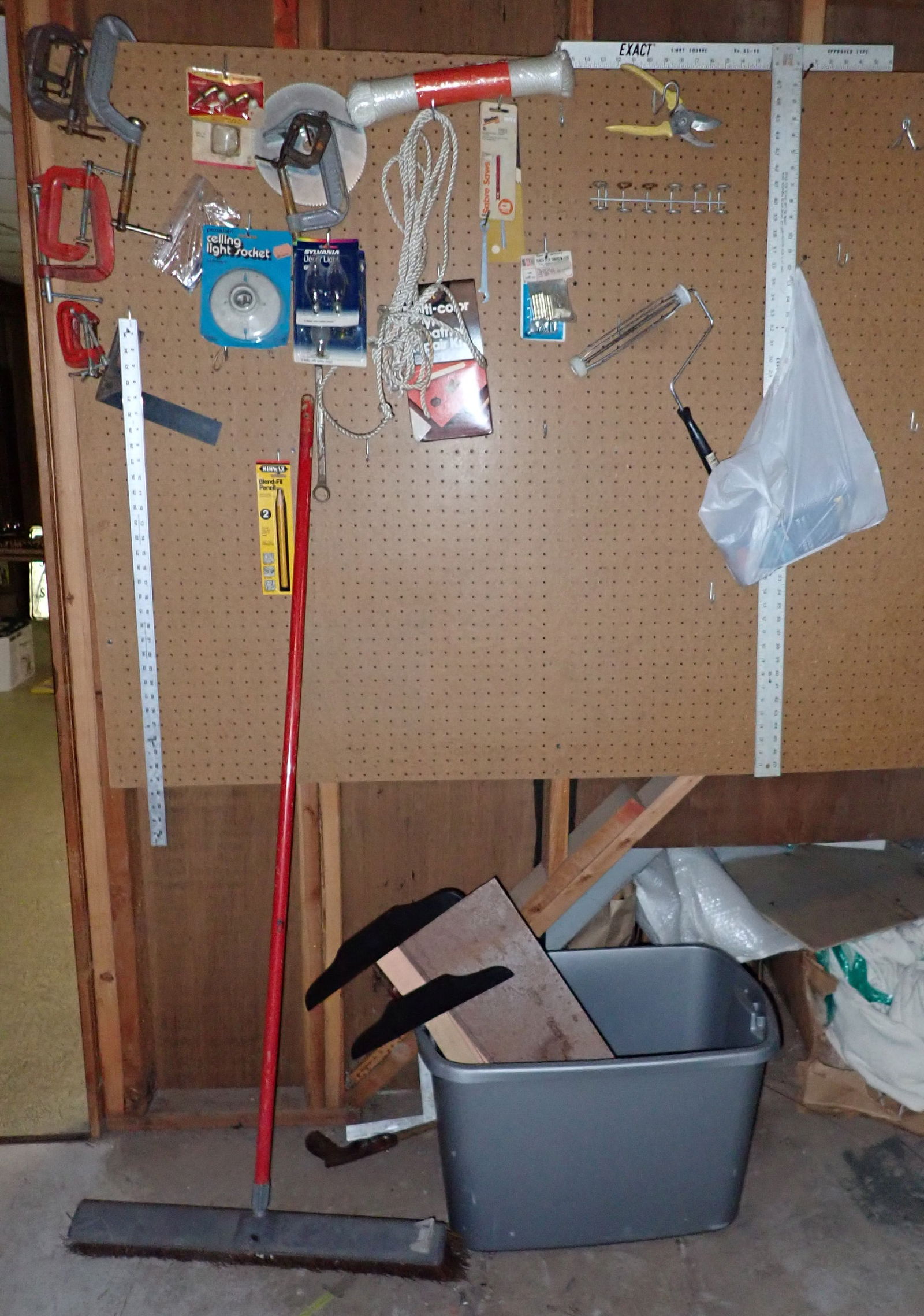 Clamps Drill Braces Saws Misc Tools / Hardware (1 of 5)