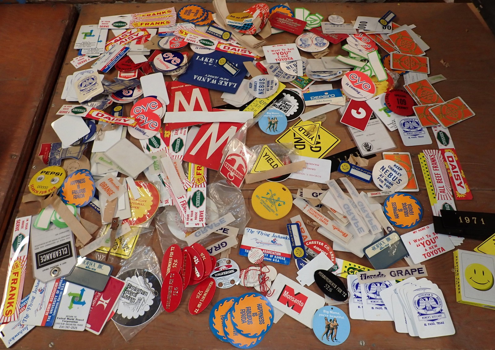 Vintage NOS Name Badges Stickers Buttons (1 of 9)
