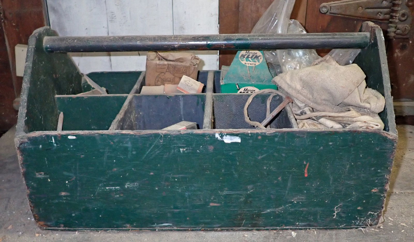 Hardware Tote in Green Paint (1 of 5)