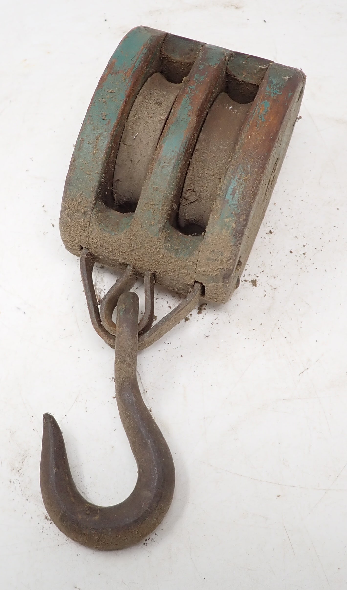 Wooden Block / Pulley in Green Paint (1 of 3)