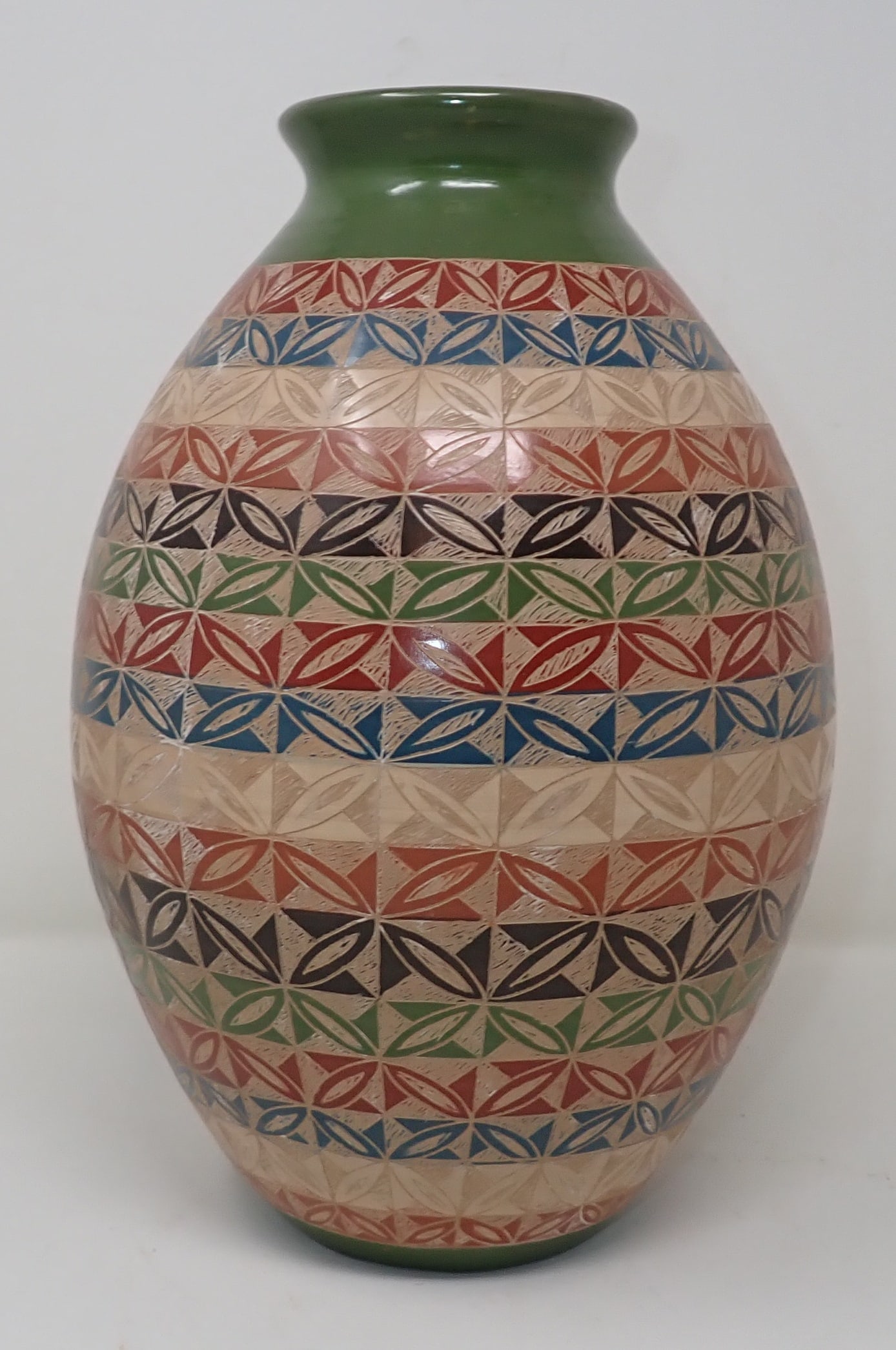 Milton Paladino Vase: Apprx 6" in diameter and 9 1/2" tall.