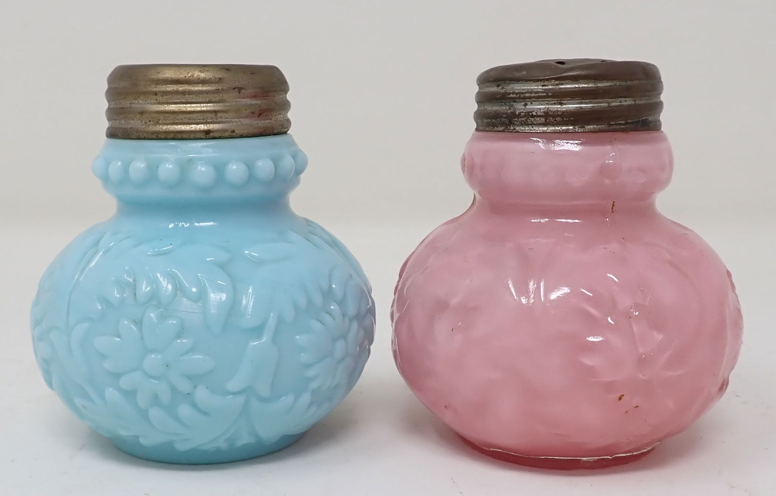 Sugar Shakers: Approx 2 1/2" in diameter and 2 3/4" tall.