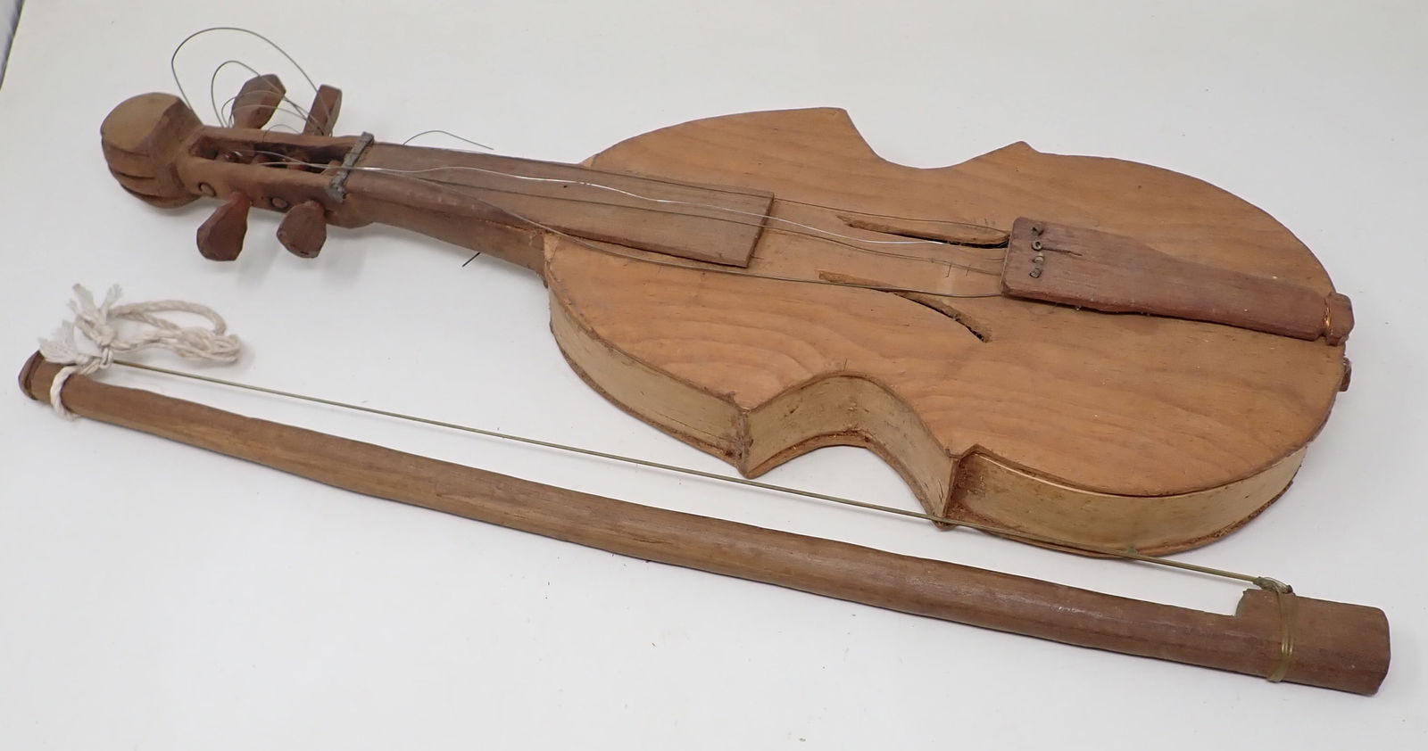 Crude Looking Violin: Approx 6 3/4" x 21"