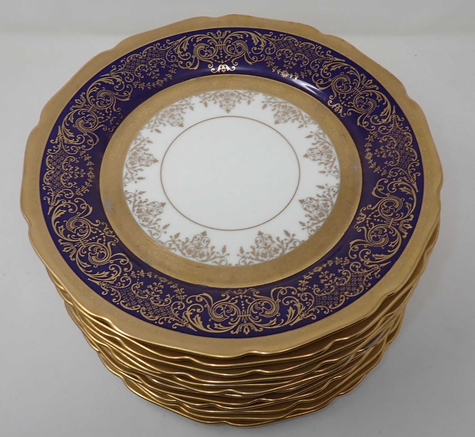 Set of 12 Bohemia Macy Porcelain Plates: Approx 10 3/4" in diameter. If shipping is needed contact UPS Store 5528 to get a quote before bidding.