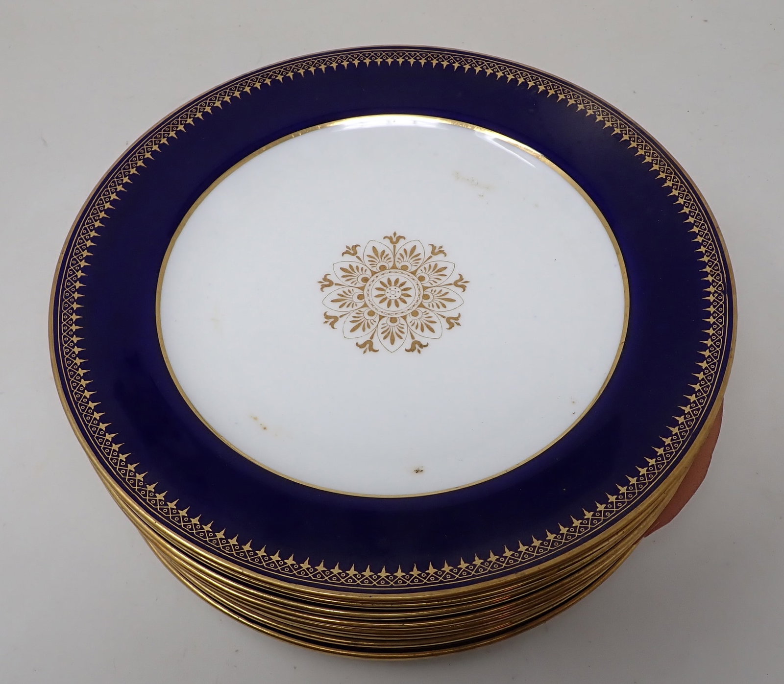 10 Mintons Davis Callamore Plates: Approx 10 1/4" in diameter. If shipping is needed contact UPS Store 5528 to get a quote before bidding.