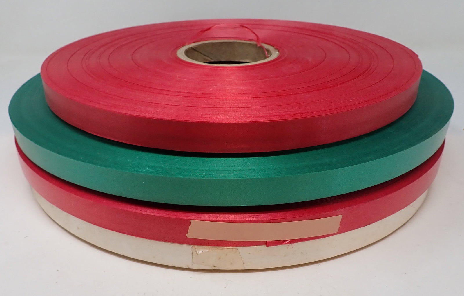 4 Rolls of Ribbon: Approx 1" wide. Largest Spoon is 14 3/4" in diameter