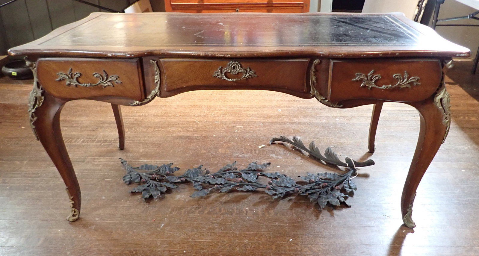 Karges Leather Top Desk: Approx 28" x 60" x 30" tall. No shipping ! Bring help to remove !