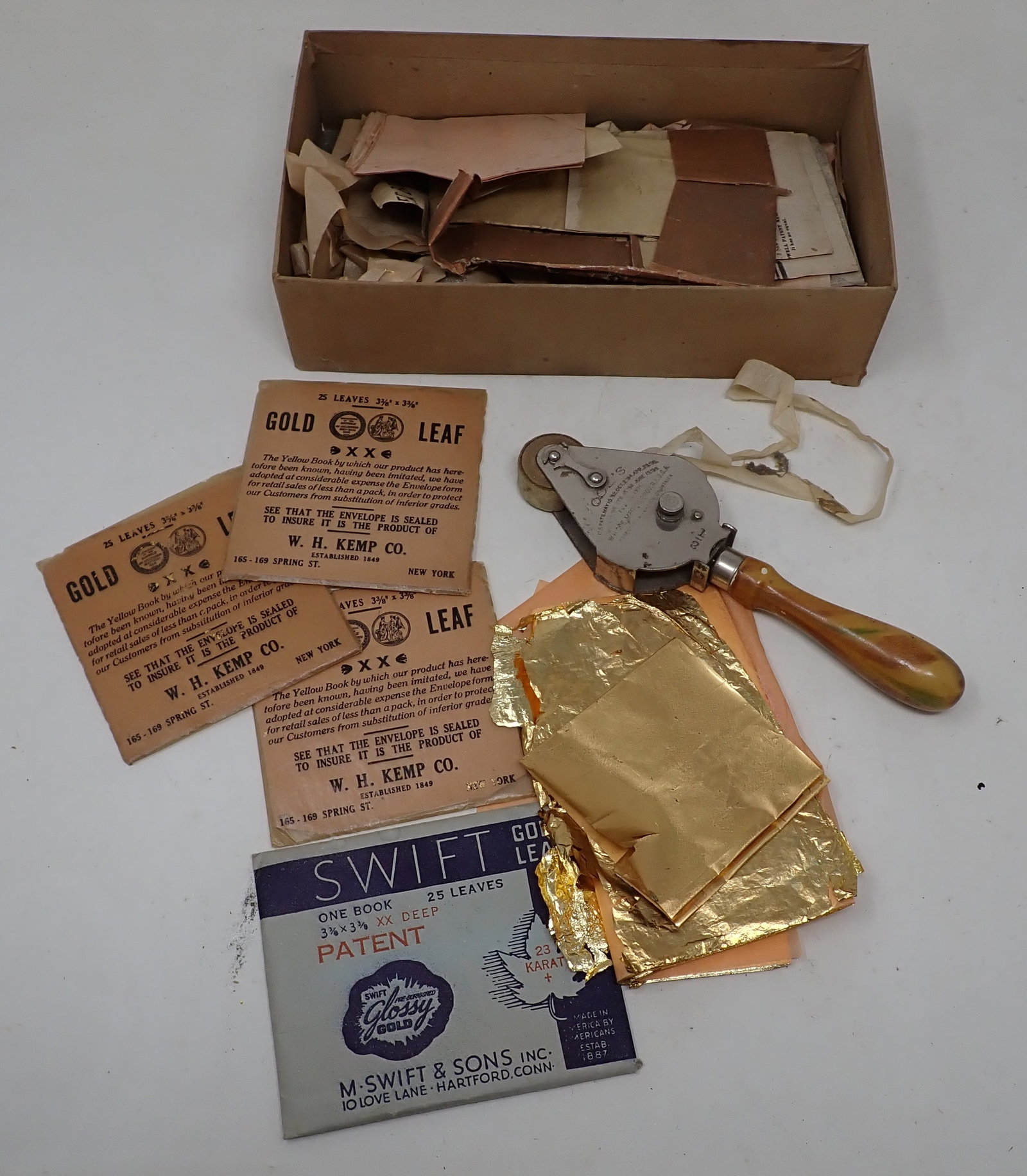 1899 Coe's Gilding Roller & Gold Leaf: Getting all pictured