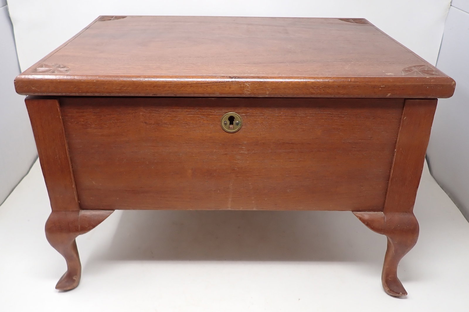 Wood Chest: Approx 13 1/4" x 17 1/4" x 11 1/4" tall. NO SHIPPING !