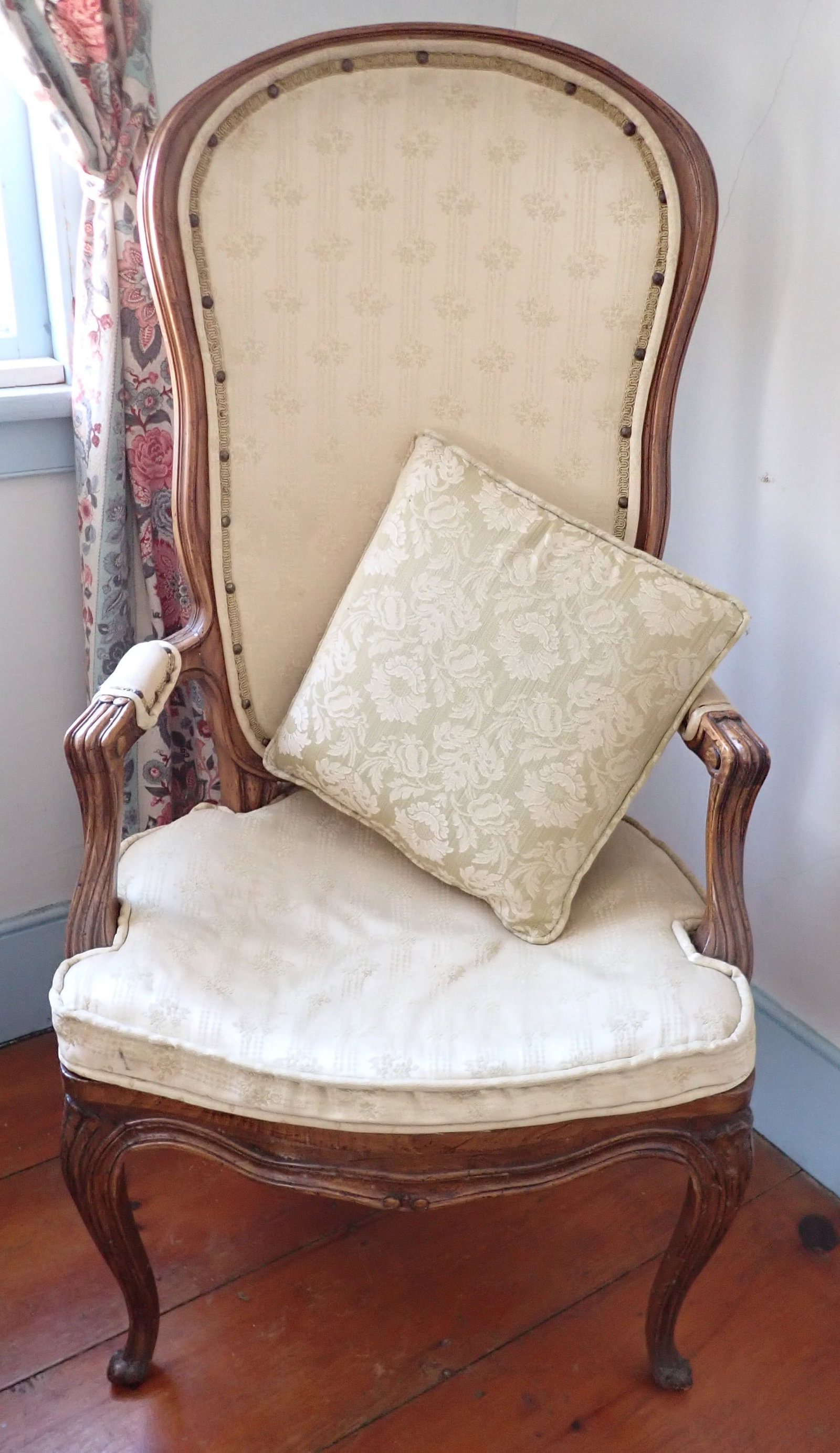 Ladies Arm Chair: Apprx 23 1/2" wide, 17" to seat, 18 1/2" deep, 46" tall. Buyer to remove from second floor. NO SHIPPING !