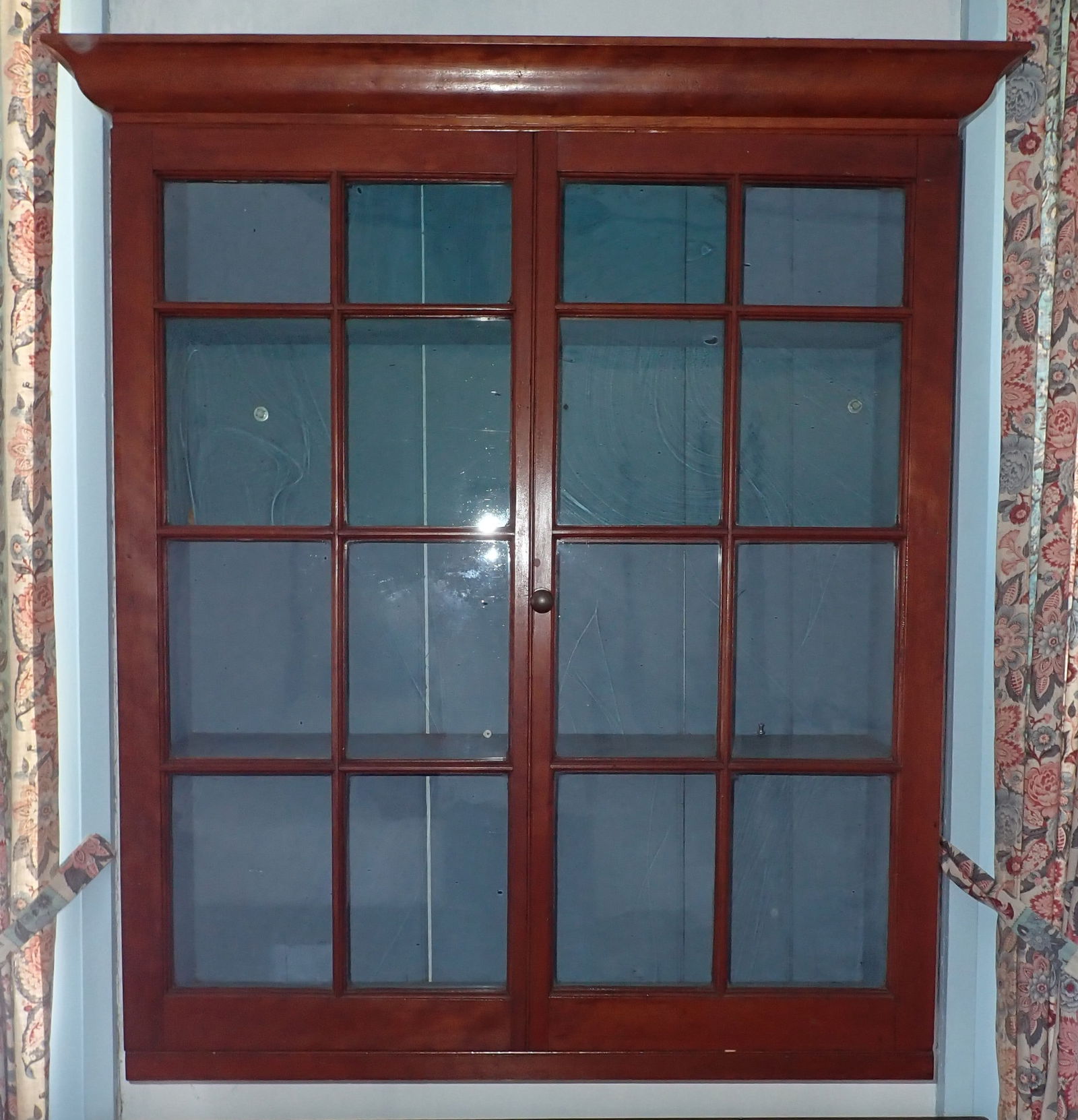 2 Door Hanging Cupboard (1 of 5)