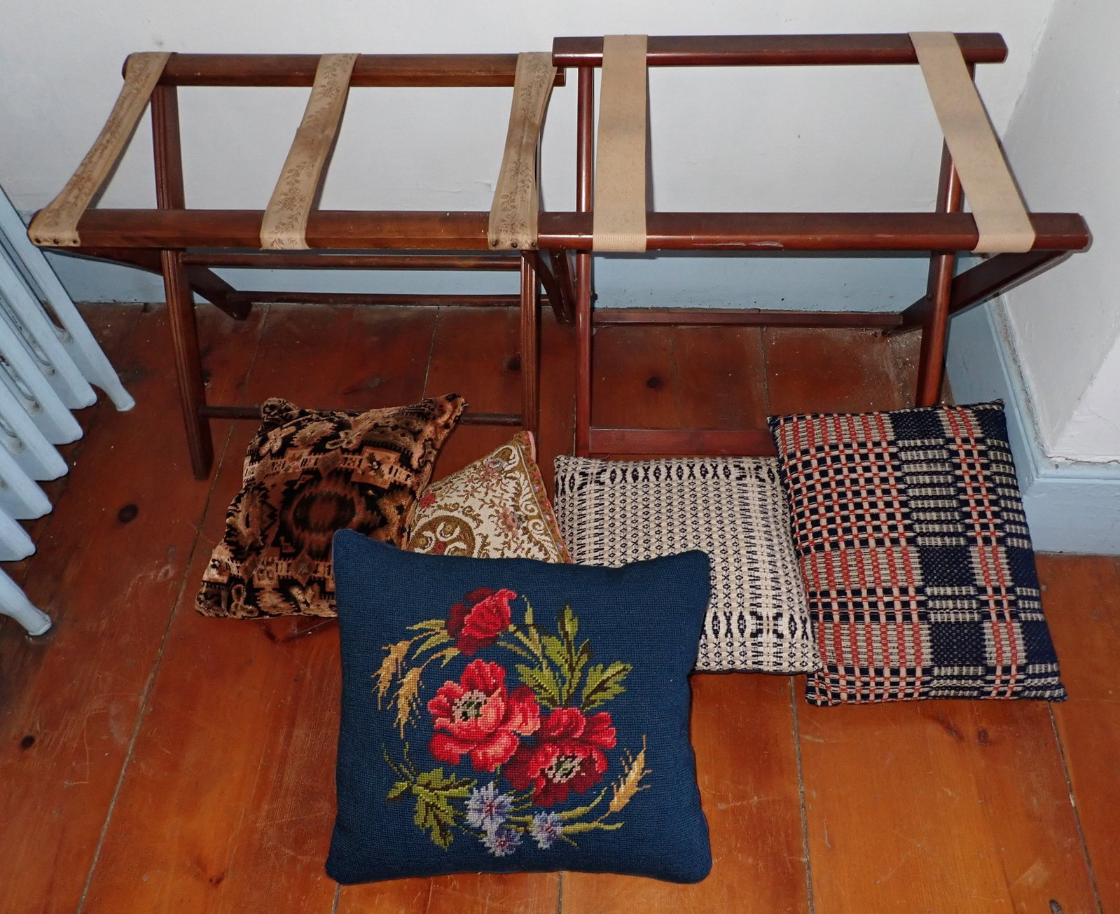 Butler Stand & Pillows: Buyer to remove from second floor. Must take all ! No shipping