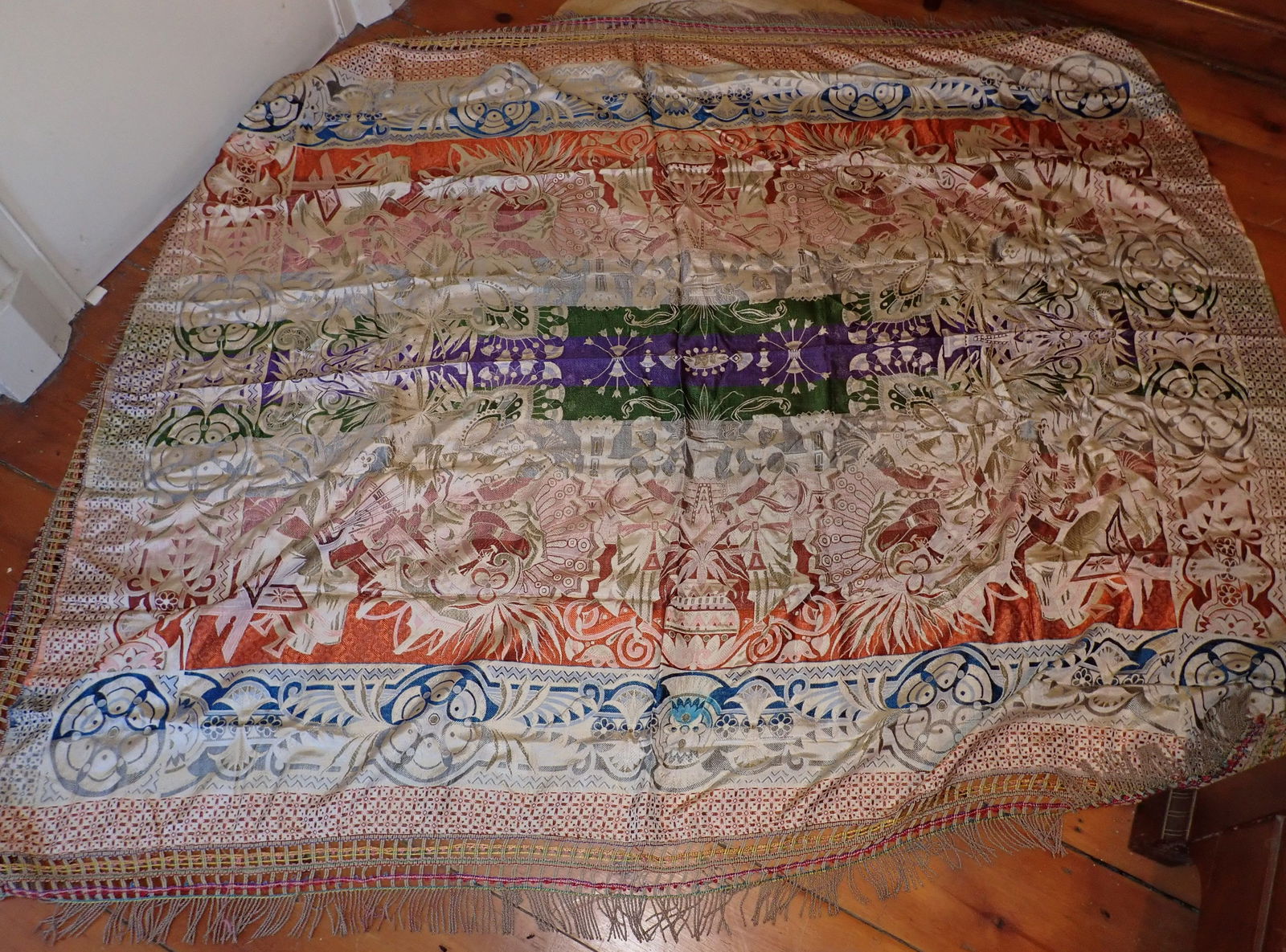 Tablecloth / Tapestrie: Approx 75" x 86"