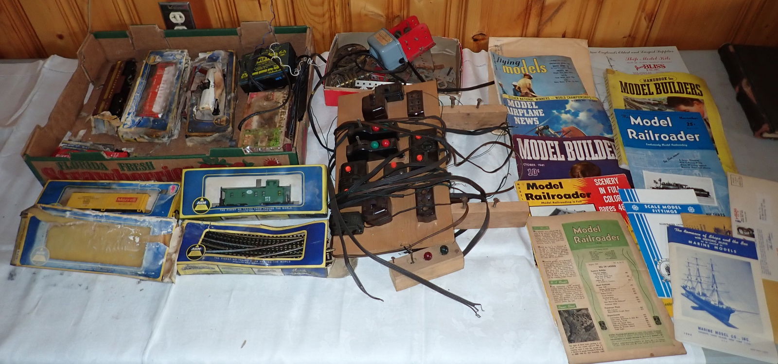 Ho Scale Trains Lionel Switches Model Magazines (1 of 9)