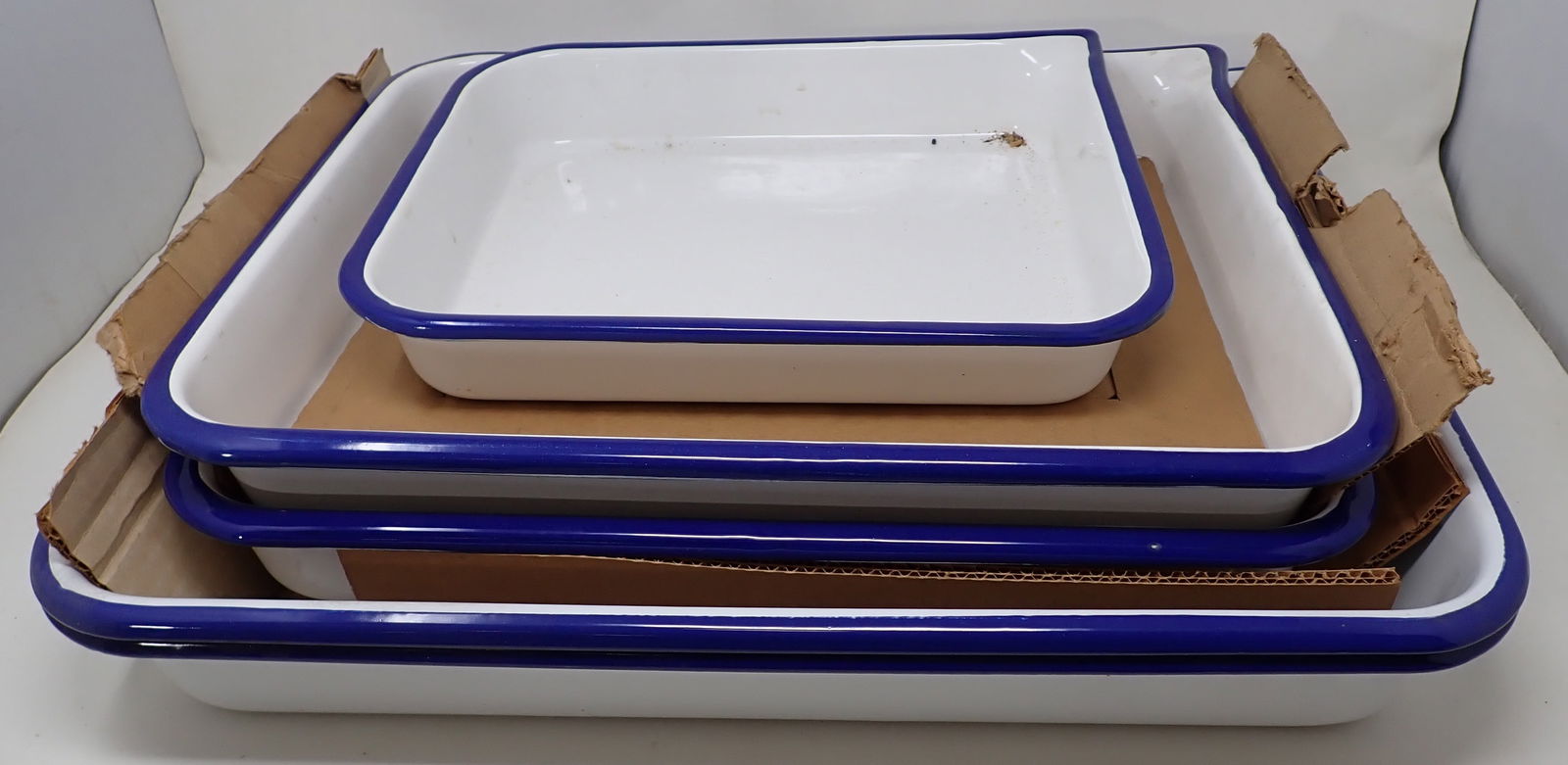 5 Agateware Pans (1 of 2)