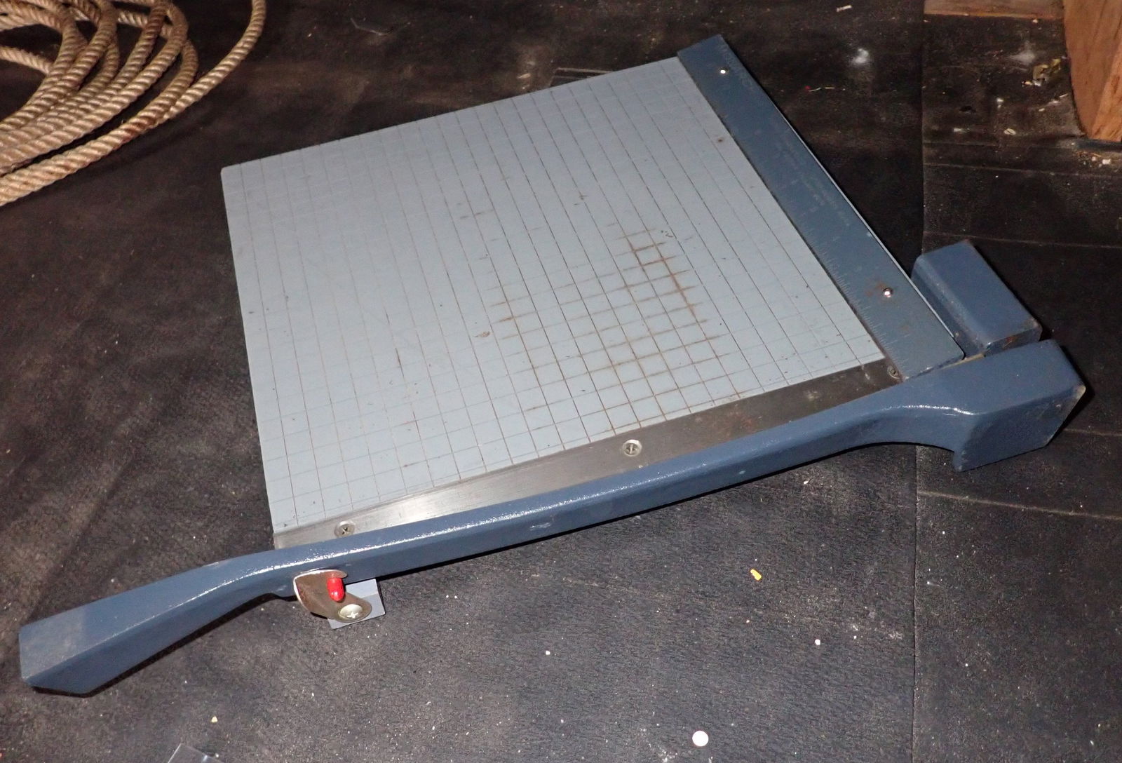 Milton Bradley Monarch Paper Cutter (1 of 4)