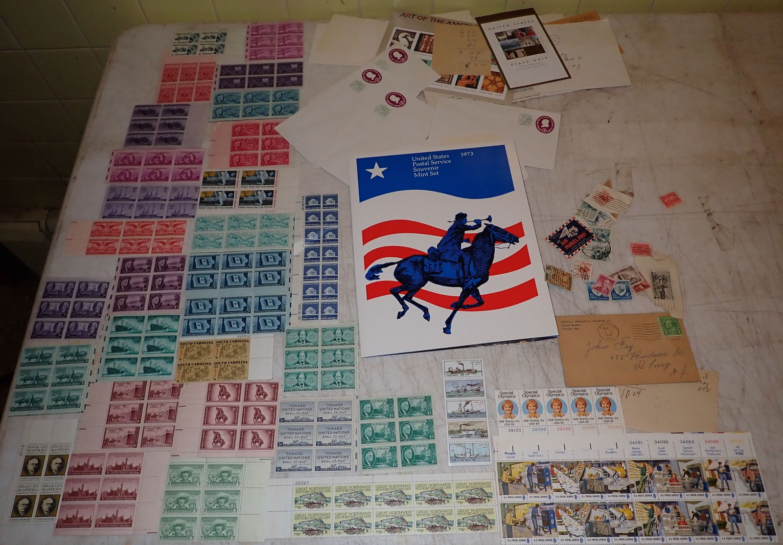 US Mint Souvenir Set & Misc Stamps (1 of 10)