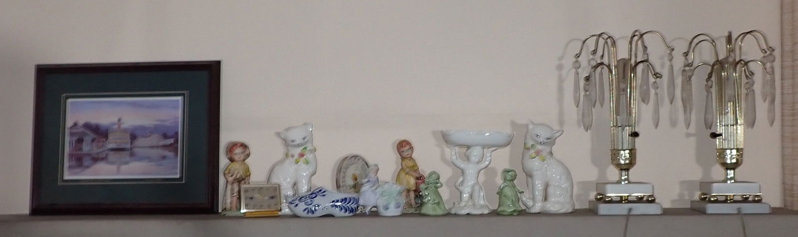 Pr of Table Lamps Figurines Print & Misc (1 of 5)