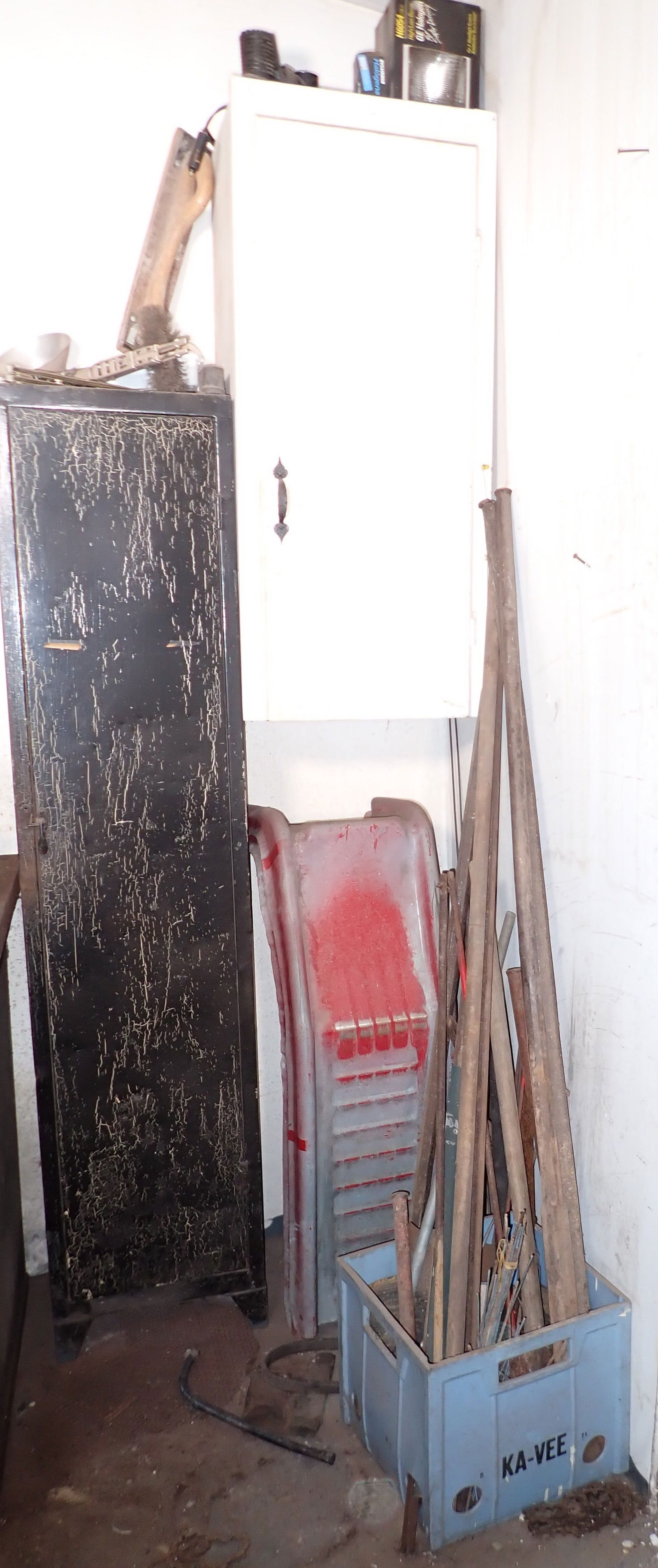 Shale / Pry Bars Ramps Cabinets & Contents (1 of 9)