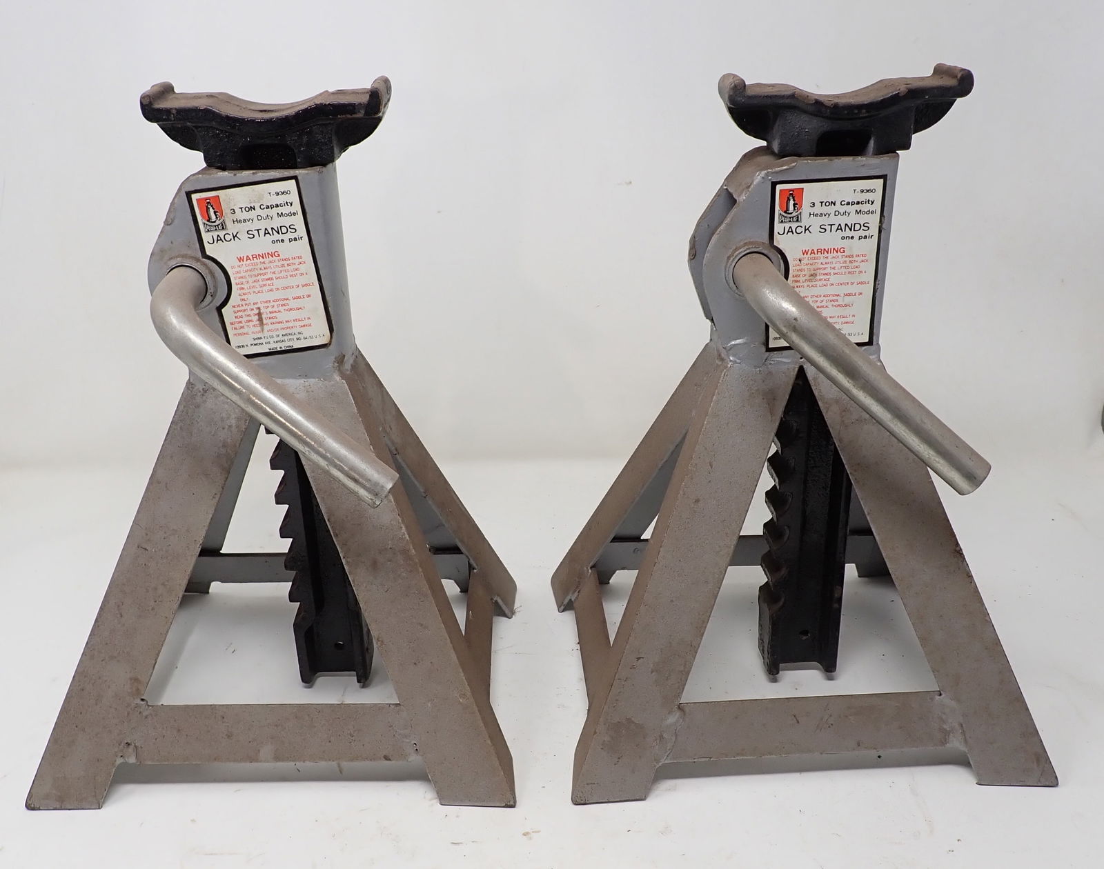 3 Ton Heavy Duty Jack Stands (1 of 2)