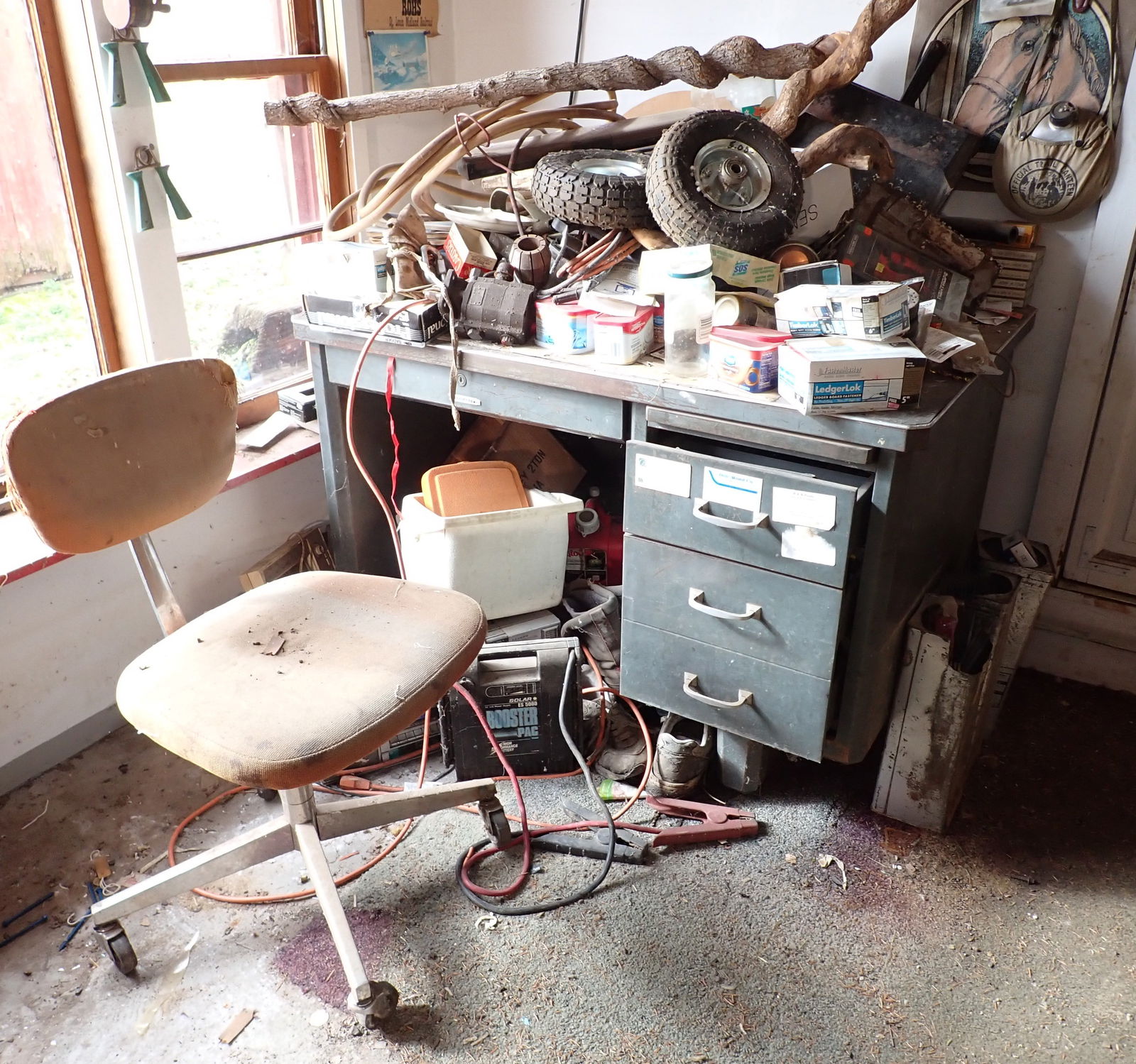 Desk & Contents (1 of 7)