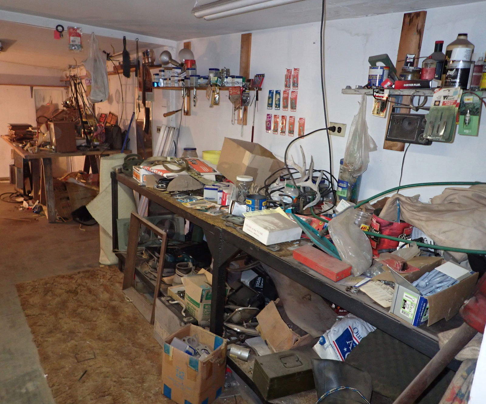 Hardware & Partial Room Contents (1 of 19)