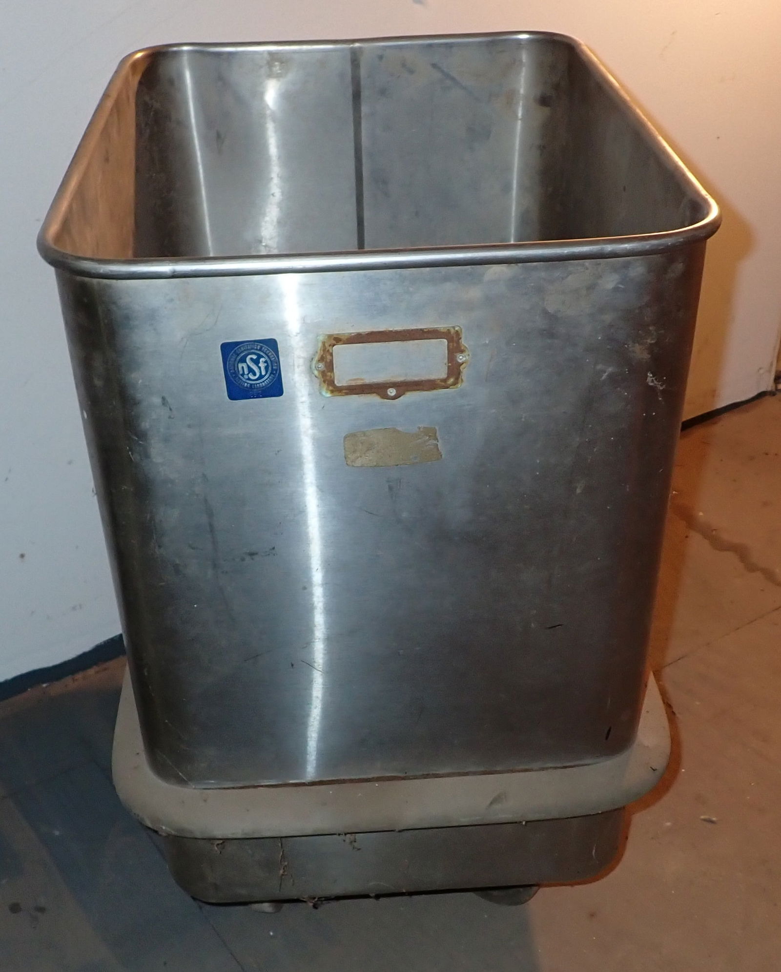 Rolling Stainless Steel Tub (1 of 3)