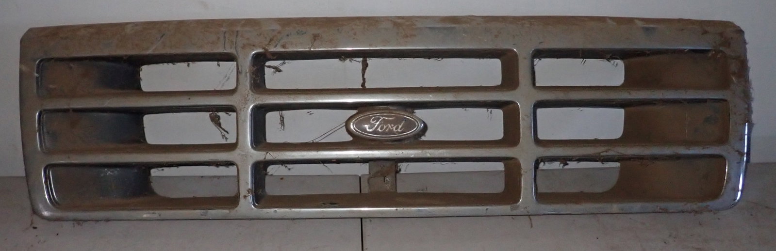 Ford Grill: No Shipping !