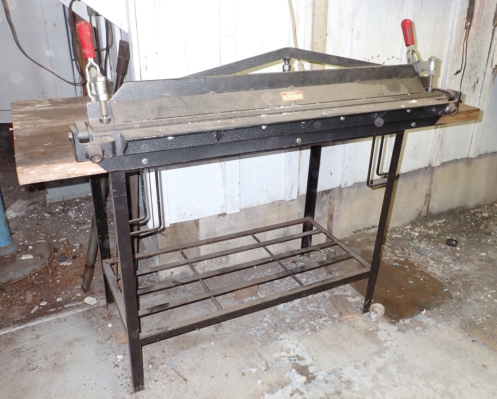 Bendito 1840 Hand Brake w/ Workbench: Total length of brake is approx 44". No shipping ! Bring help to remove.