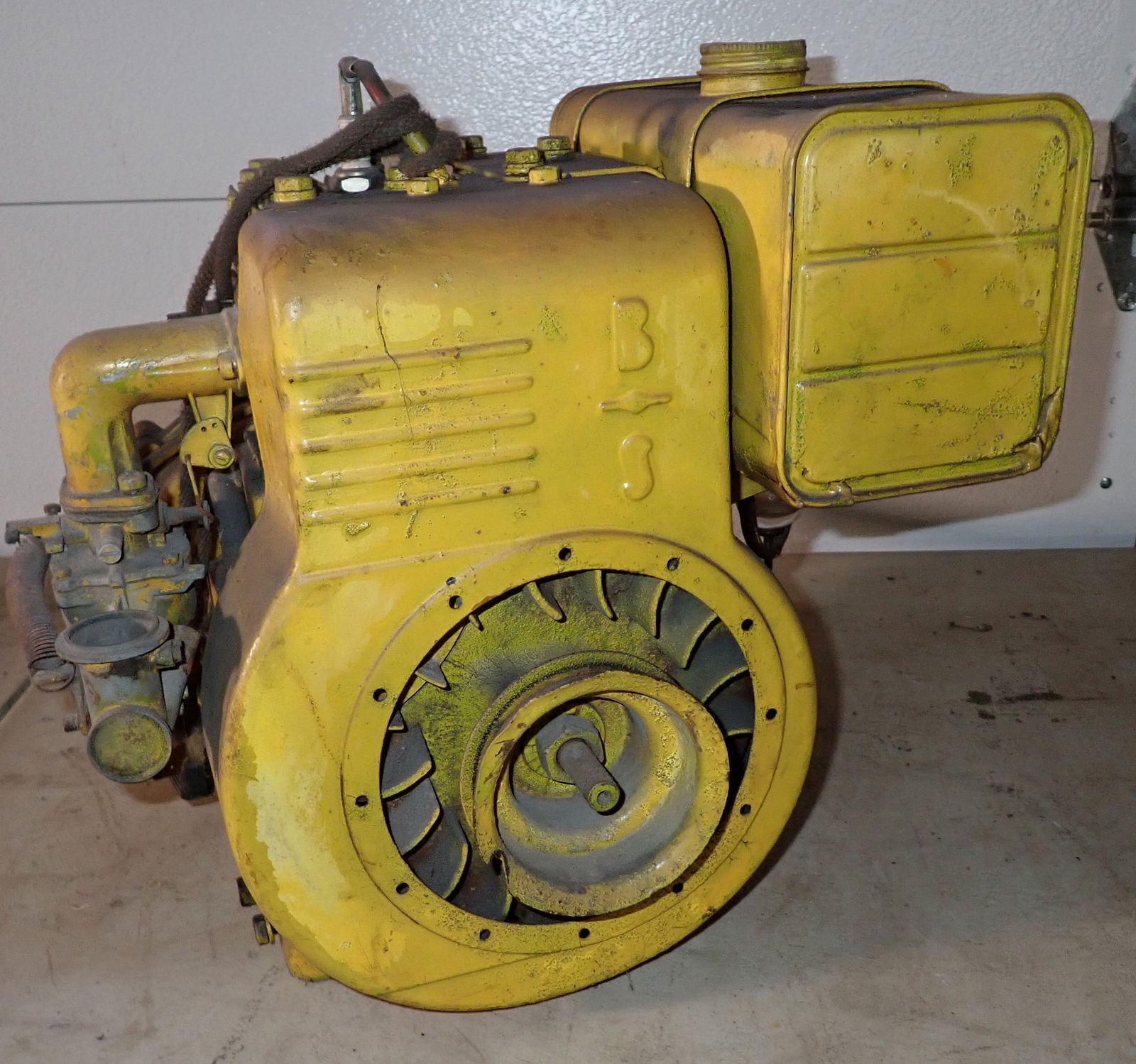 Briggs & Stratton Small Engine (1 of 4)