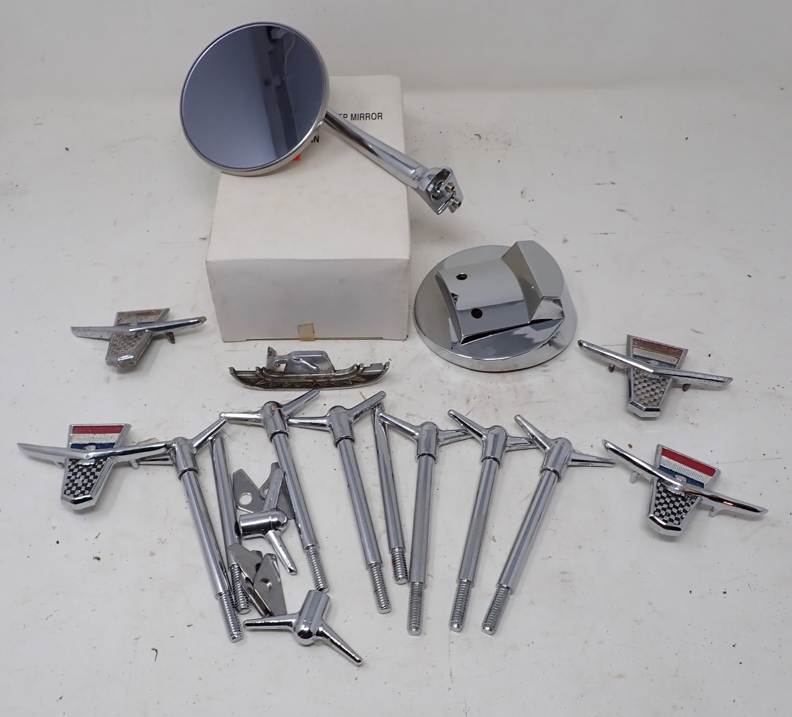 4" Straight Arm Peep Mirror Emblems & Misc (1 of 6)