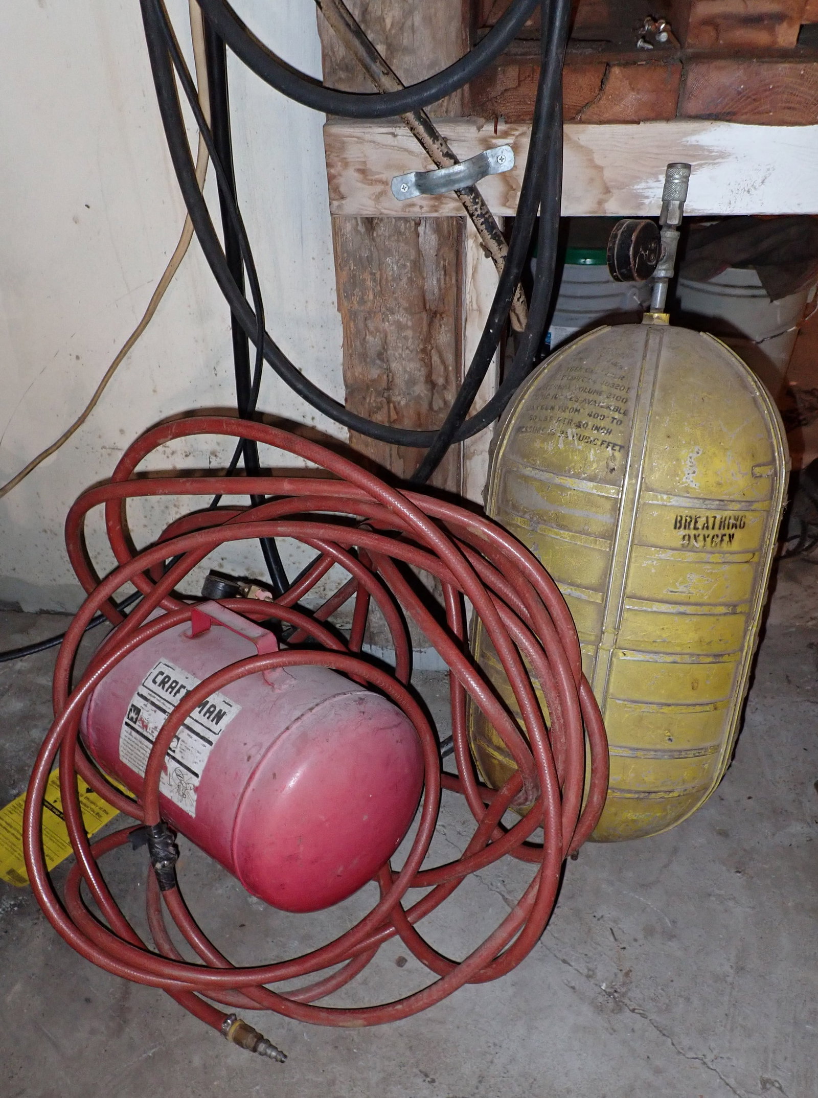 2 Air Tanks & Hose (1 of 1)