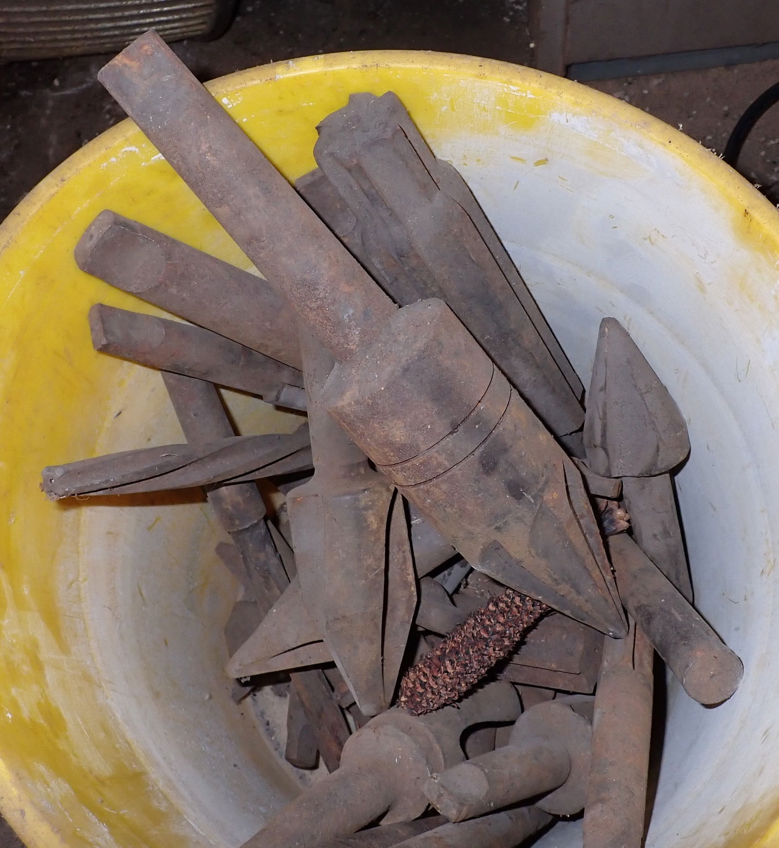 Bucket of Tapered Shank Reamers: Largest in diameter seems to be 2 1/2". NO SHIPPING