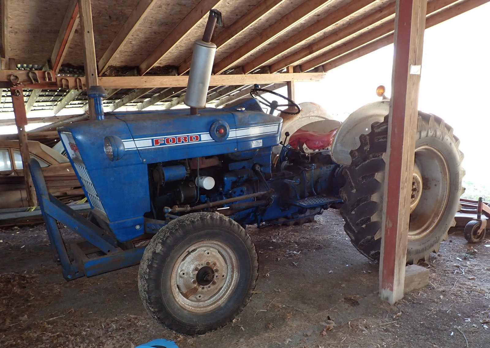 Ford 2000 Gas Tractor (1 of 11)