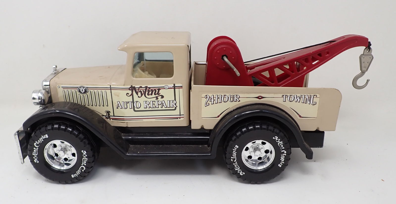 Nylint Auto Repair Wrecker (1 of 2)