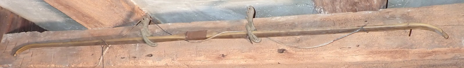Fiberglas Long Bow: Apprx 65 1/2" long