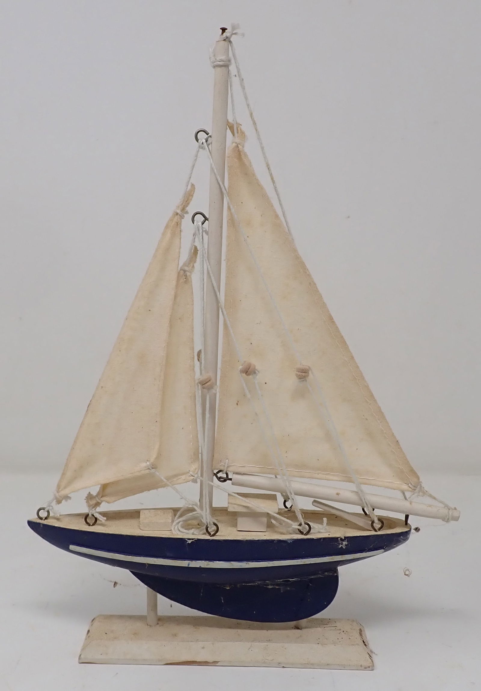 Wooden Sailboat Model (1 of 1)