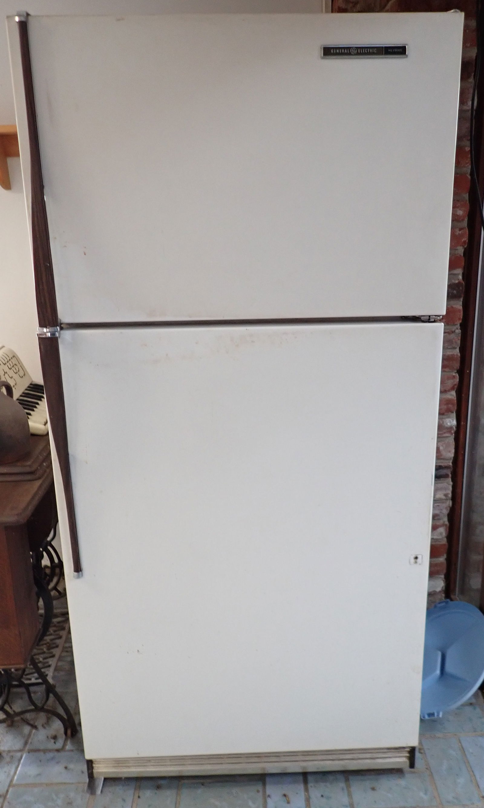 General Electric Refrigerator (1 of 2)