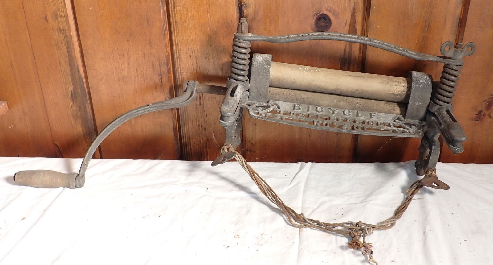 Lovell Bicycle No. 740 Clothes Wringer (1 of 5)