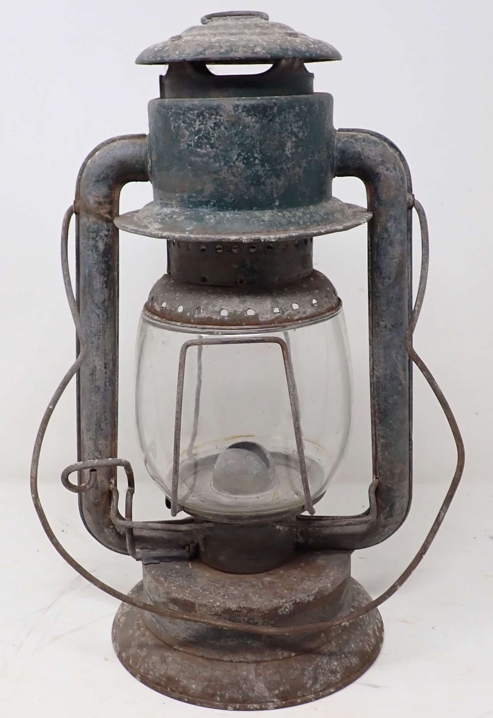 Rayo No.100 Tubular Lantern (1 of 4)