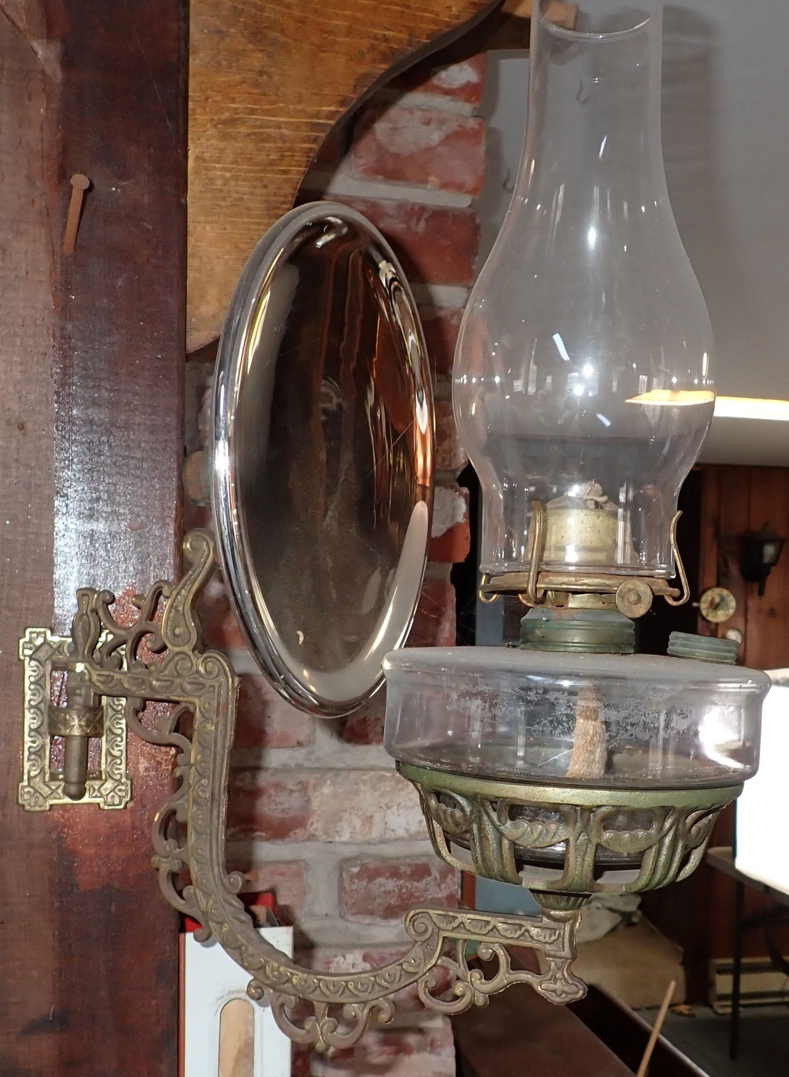 Oil Lamp w/ Wall Mount Bracket & Reflector (1 of 5)